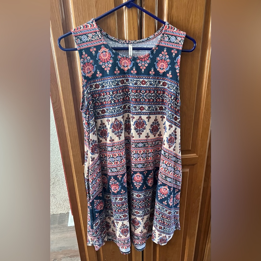 Women’s boutique tunic top size small.